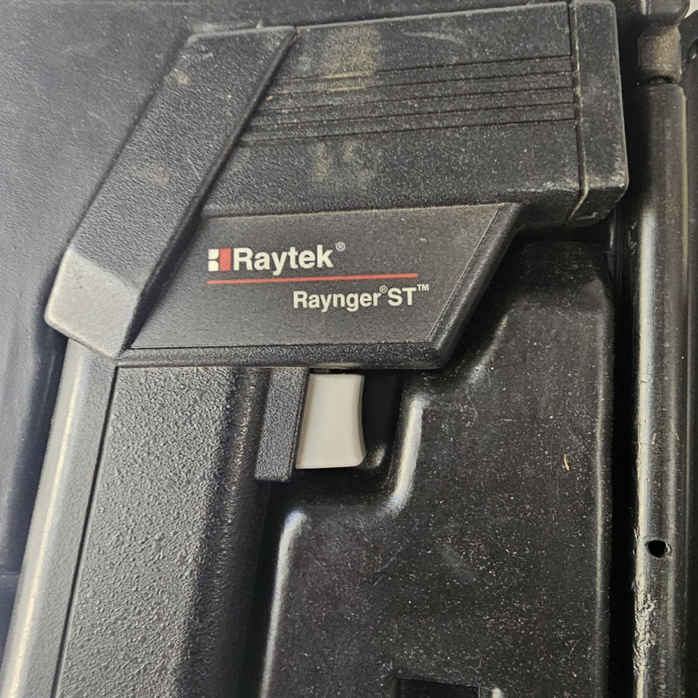 RAYTEK RAYNGER ST TEMPERATURE GUN W/ CASE