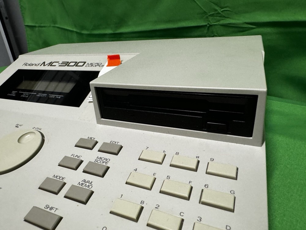 Roland MC-300 MICRO COMPOSER Midi Sequencer with Manual & Roland System ￼Disc