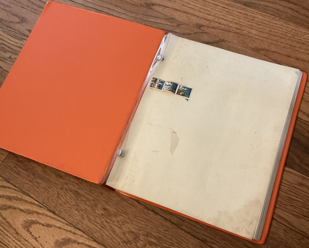 Scott’s World Stamp Album Book Postage Stamp Album 1973/ 4 Stamps Inside/Collect