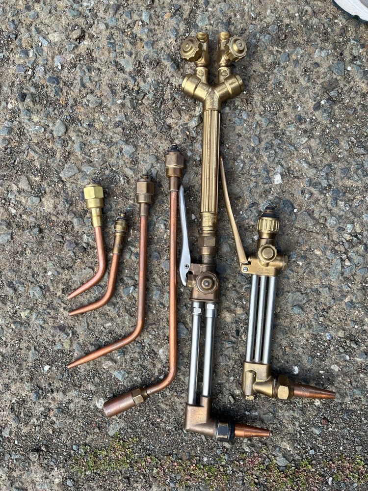 Super Range cutting torches (2) with 4 extra tips