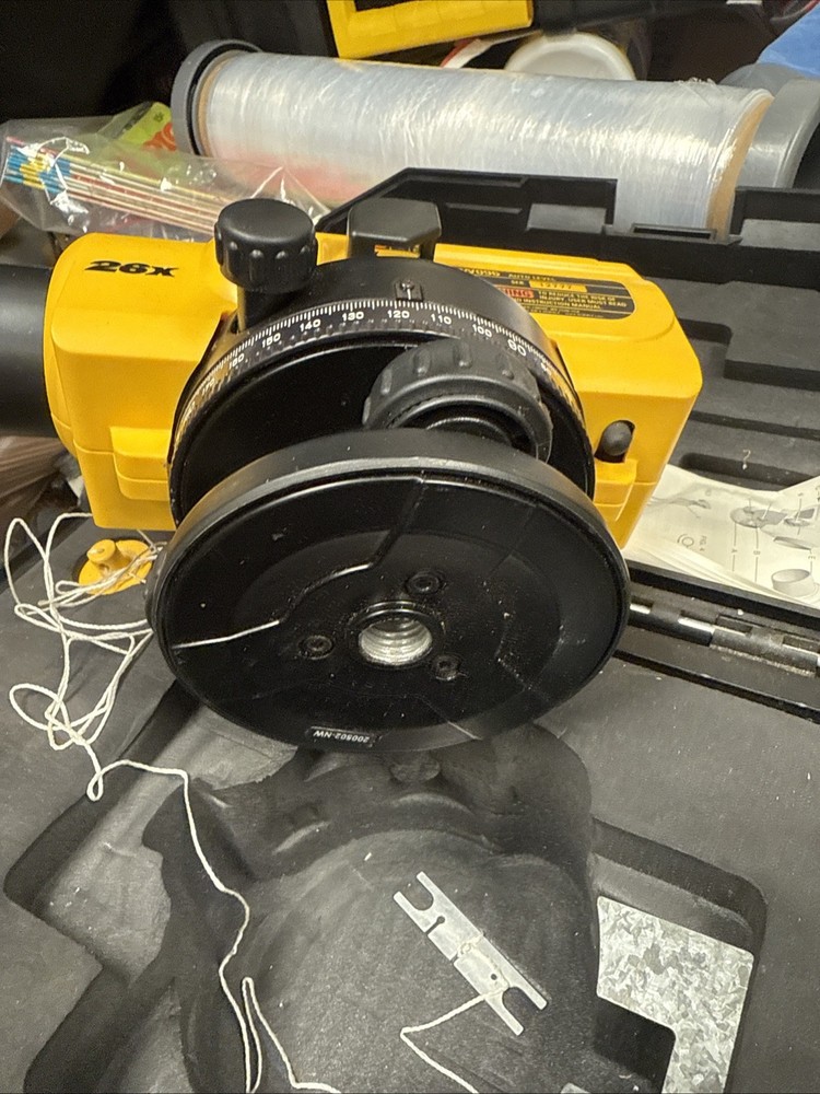 Dewalt DW096 Automatic Level, 26x Magnification, Type 1, w/original Storage Case