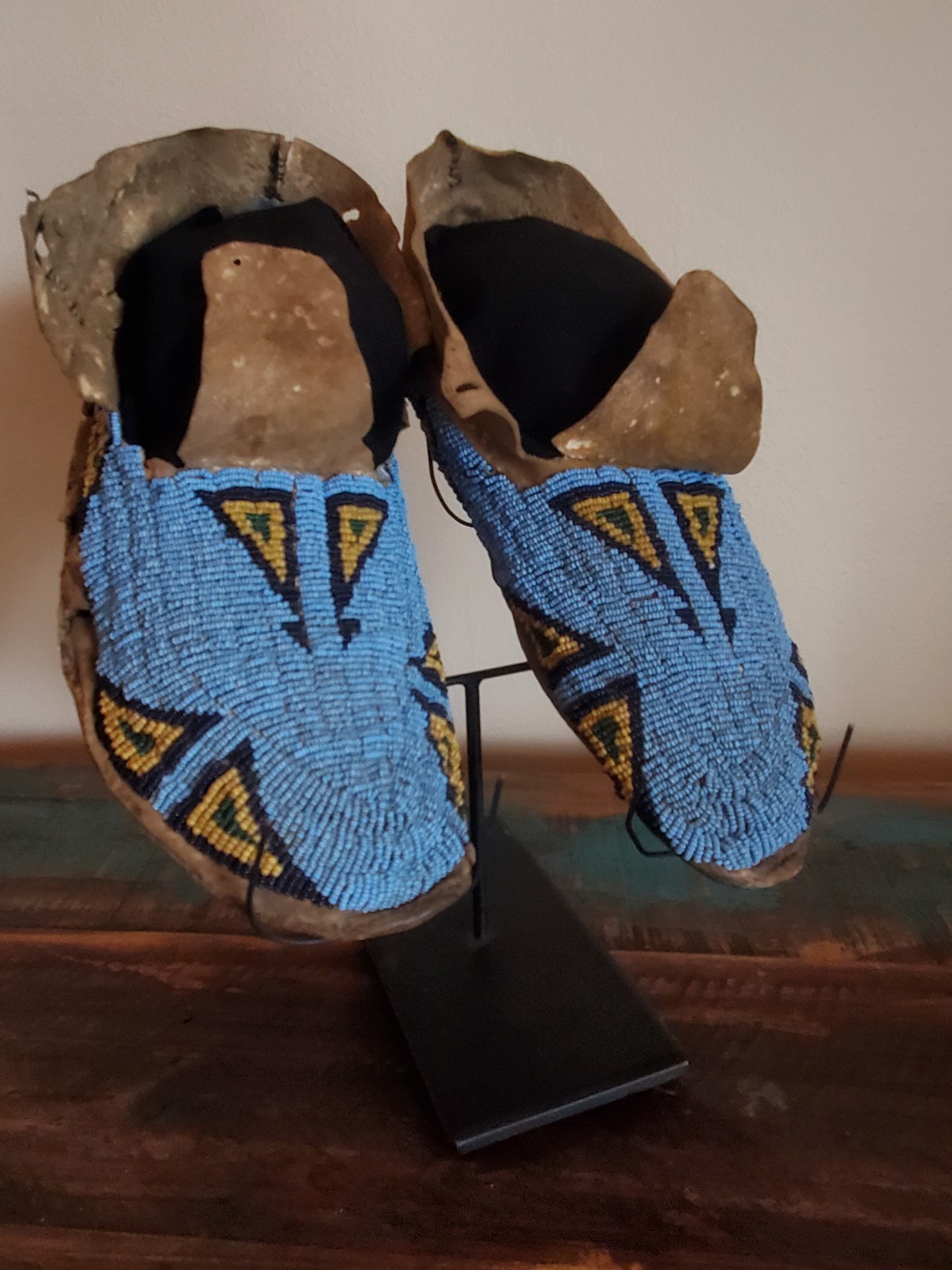 Antique OLD Native American Indian plains beaded early 1860s moccasins 19th c.