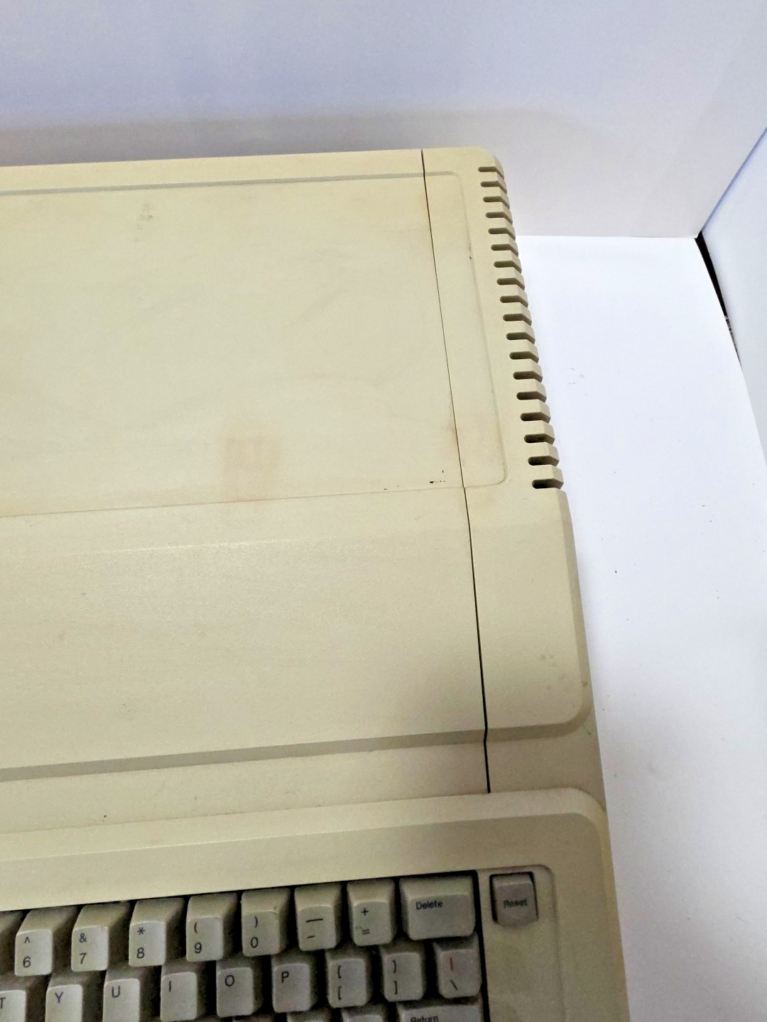 Apple IIe A2S2064 Vintage Personal Computer FOR Parts Or Repair - powers on