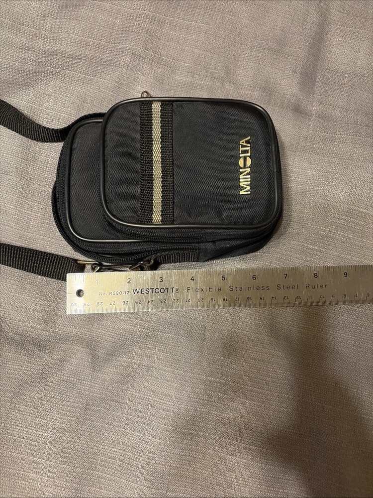 Minolta Small padded zip up Nylon Camera Case/ adjustable shoulder strap-Loop