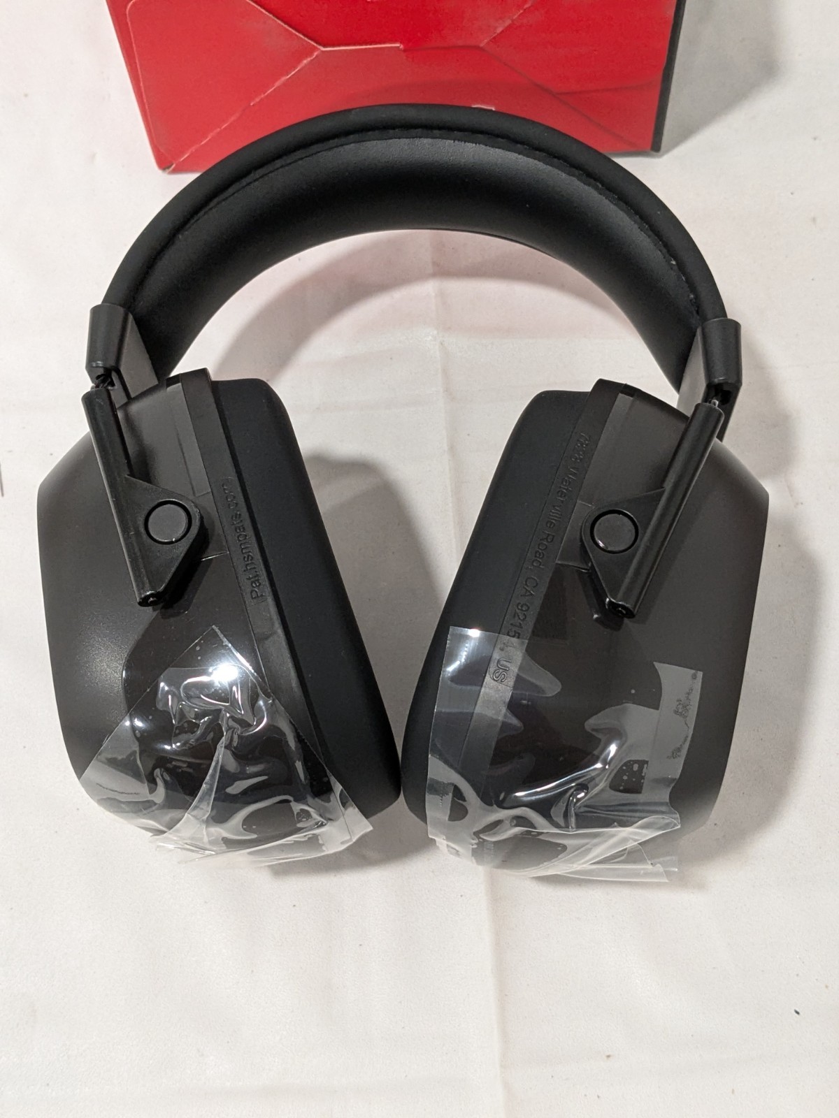 Honeywell VeriShield 100 Series Passive Earmuffs VS130, 30 NRR, Black 1035108-VS