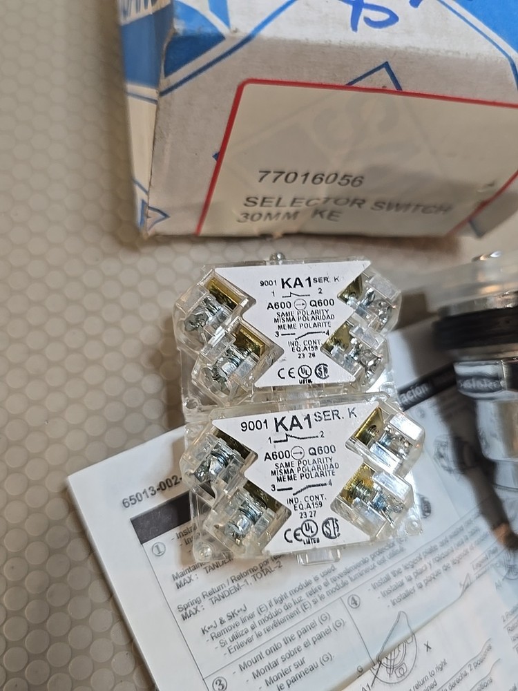 SCHNEIDER ELECTRIC Keyed Selector Switch: 2 Position, +2x KA1 SER