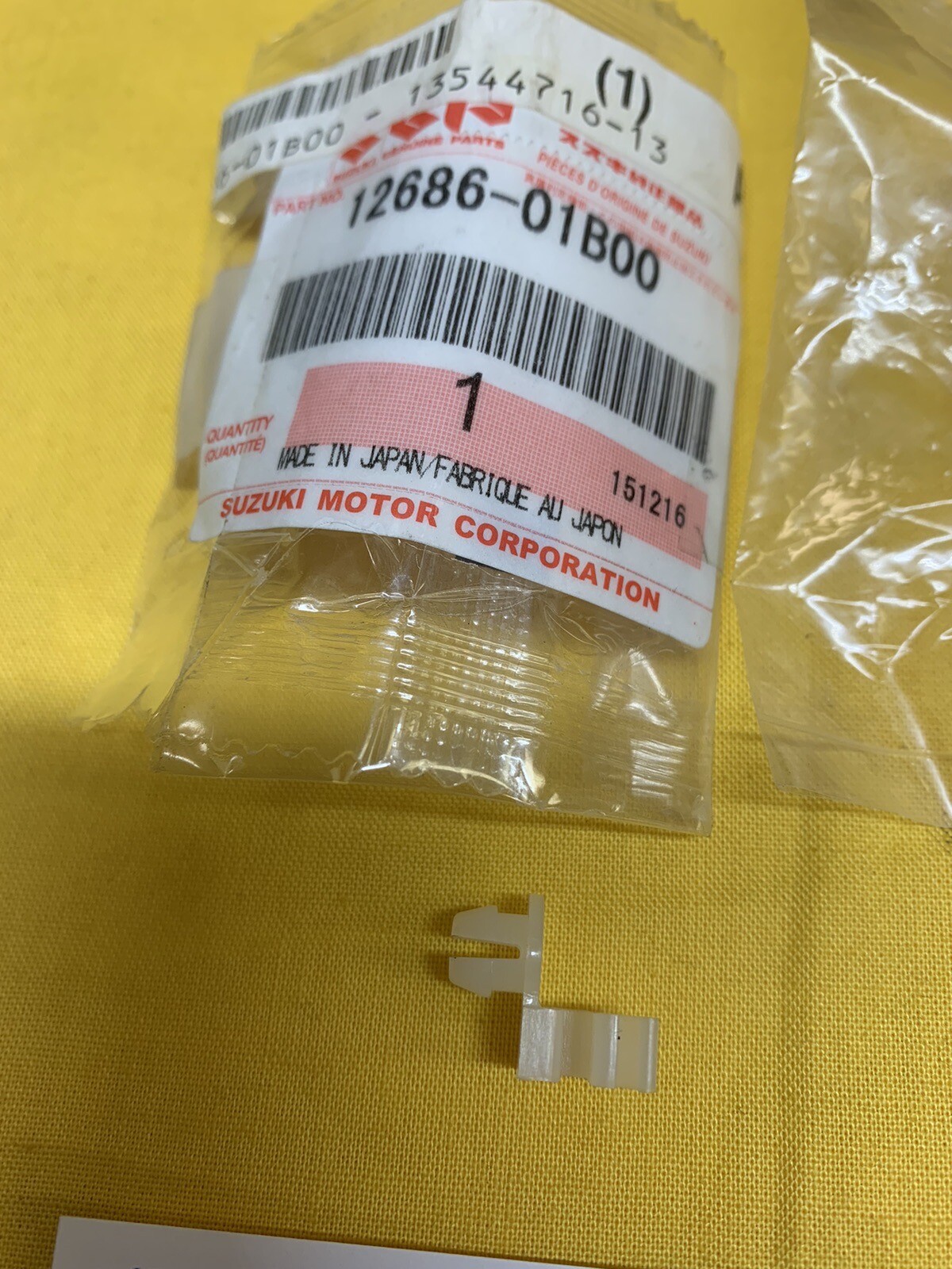 OEM SUZUKI Power Valve Rod Bushing Clip Set 12686-01B00 / 12687-01B00 AHRMA