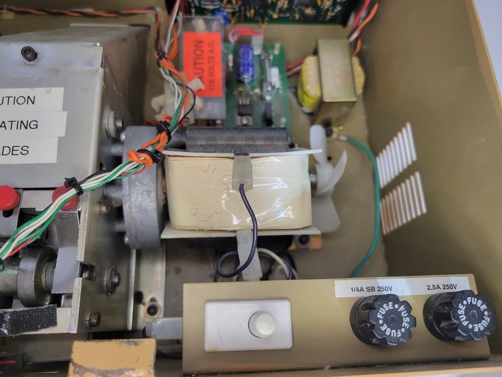 Deltronic Countertop Ticket Eater DL 5000 W/ Riser & 1 Key Working W/Issues READ