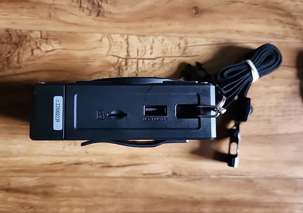 1Mii Voice Amplifier with Portable UHF Wireless Microphone Headset within 165 ft