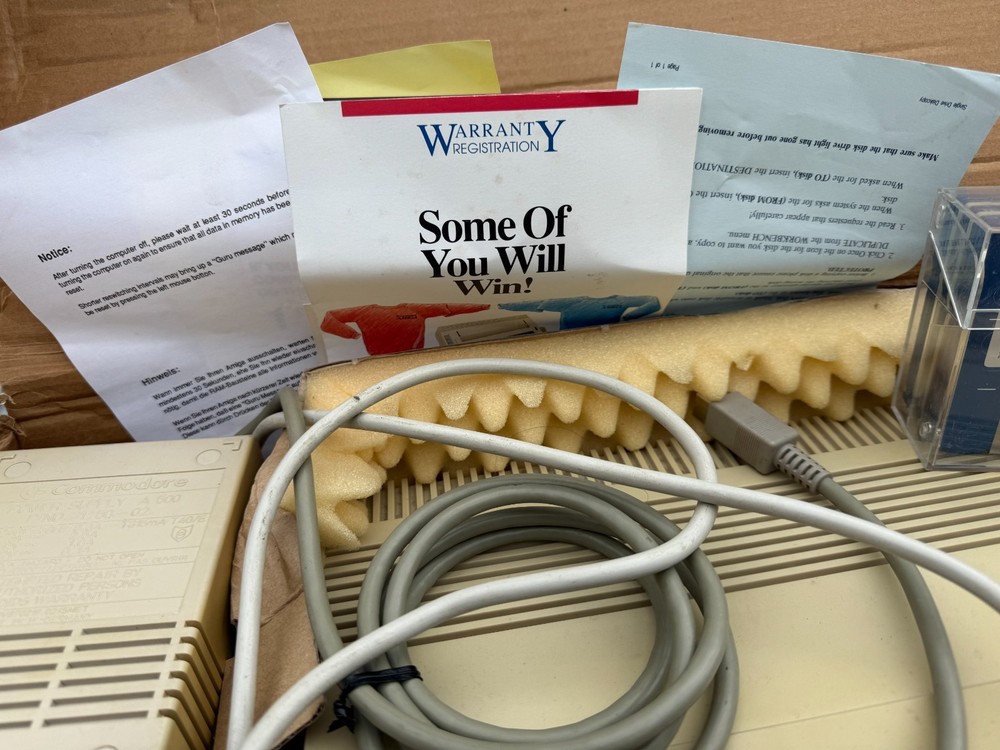 COMMODORE AMIGA 500 COMPUTER BOXED