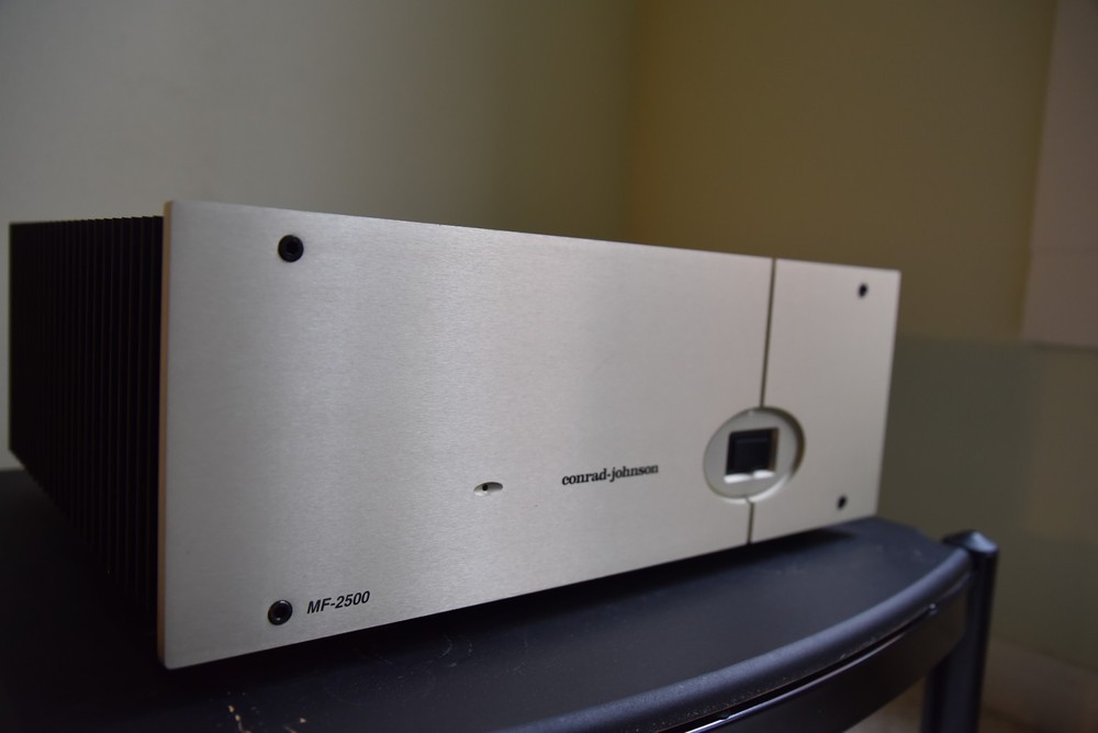 Conrad Johnson power amplifier MF 2500