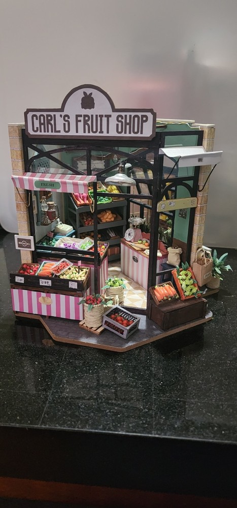 Carl's Fruit Shop Diorama Built!