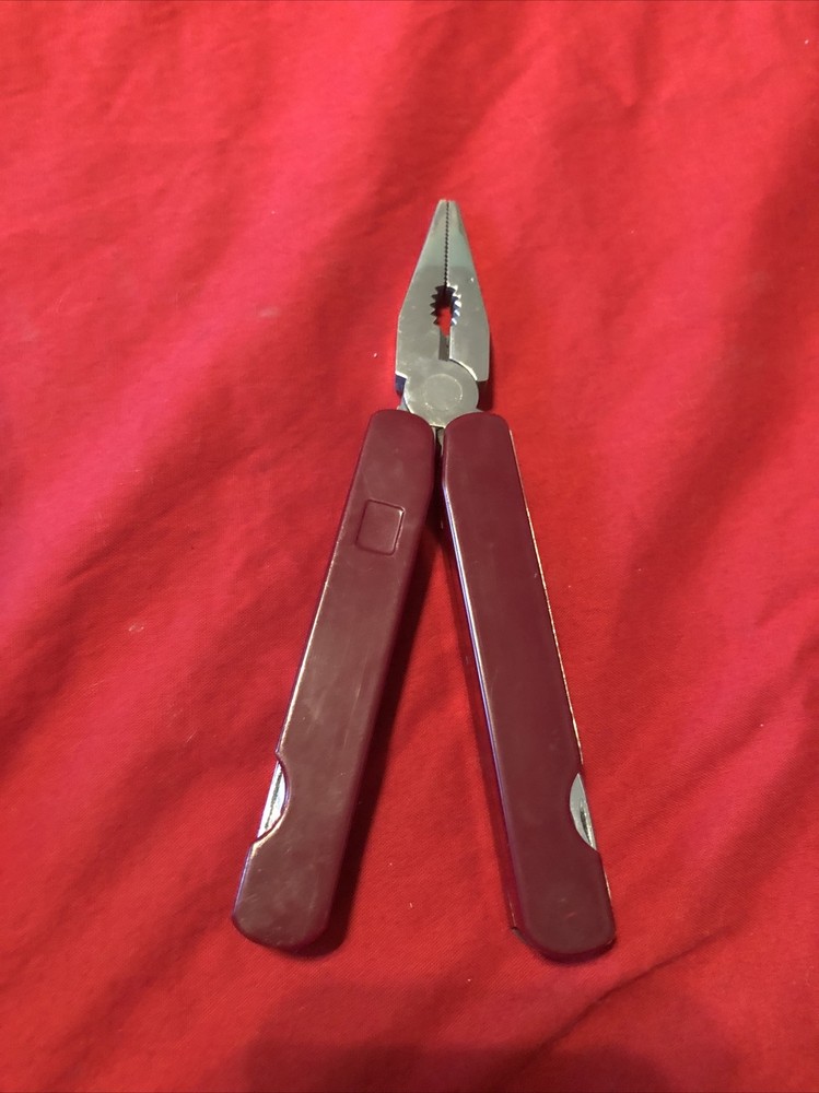 Red Lifelong Multi-Tool w/case
