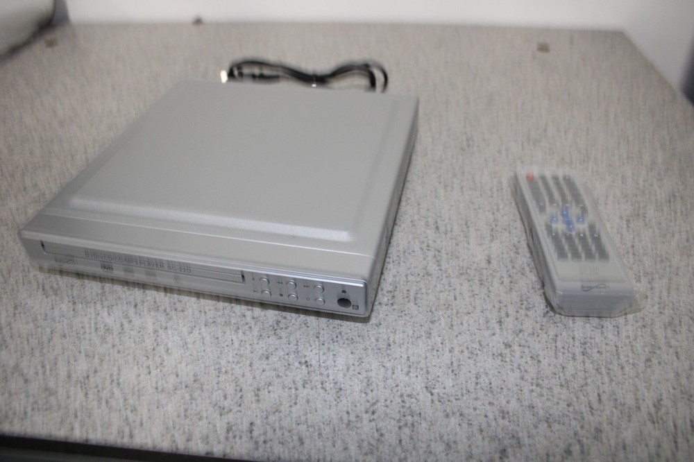 SuperSonic DVD / VCD / CD / MP3 Player SC-22D w/ remote