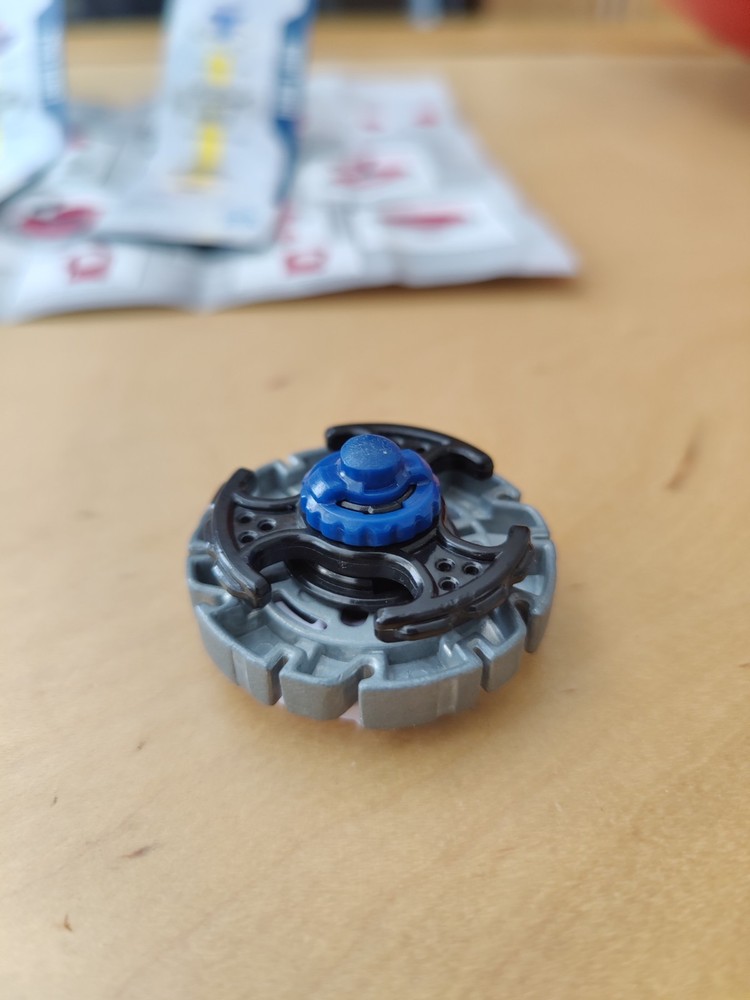 Hasbro Beyblade Metal Wing Smash 2 Pack Earth Eagle Dark Libra