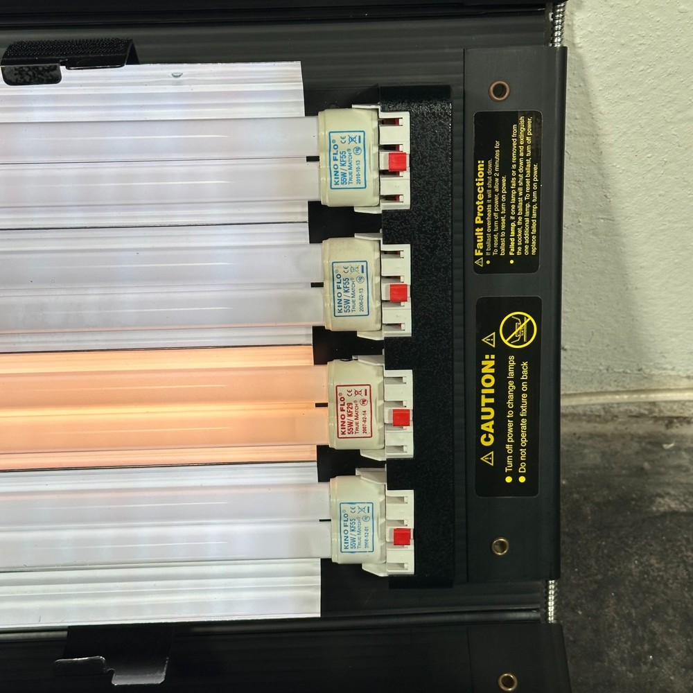 Kino Flo DIV-400 Diva Lite for Studio Lighting w/ Case