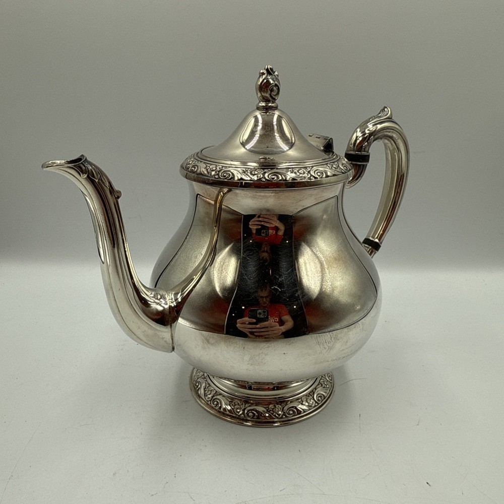 Queen Bess Tea Pot Tudor Plate Oneida Community Free Shipping