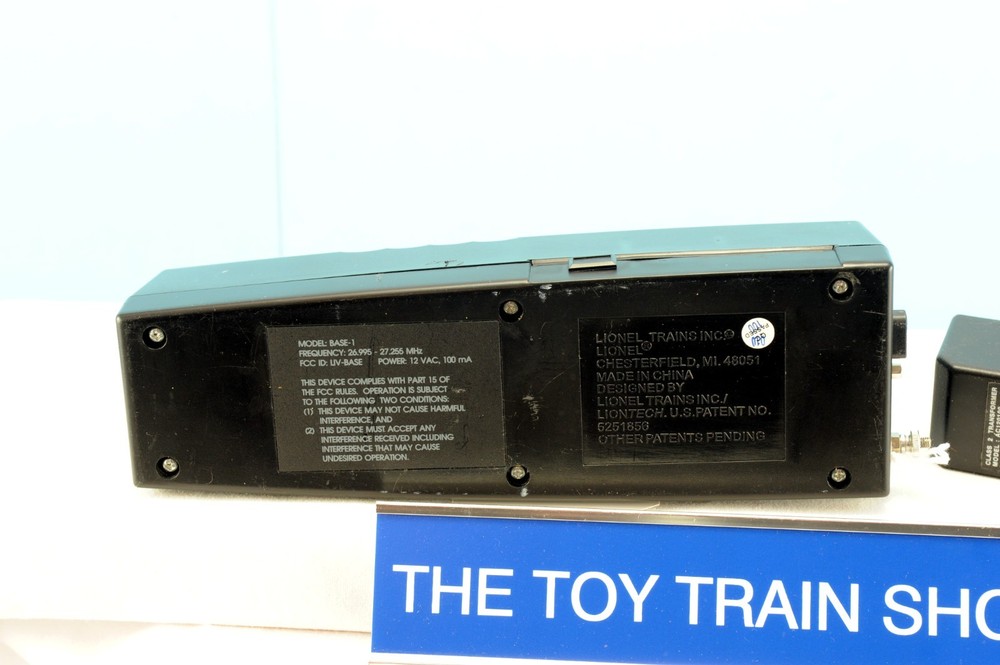LIONEL 12911 TRAINMASTER TMCC COMMAND BASE W POWER SUPPLY & CABLE. GOOD COND.