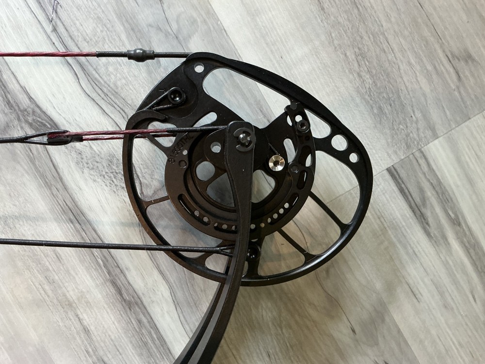 PSE 2019 Red 60# Perform X 3D Bow *Mint Condition* Purchased New & Lightly Used