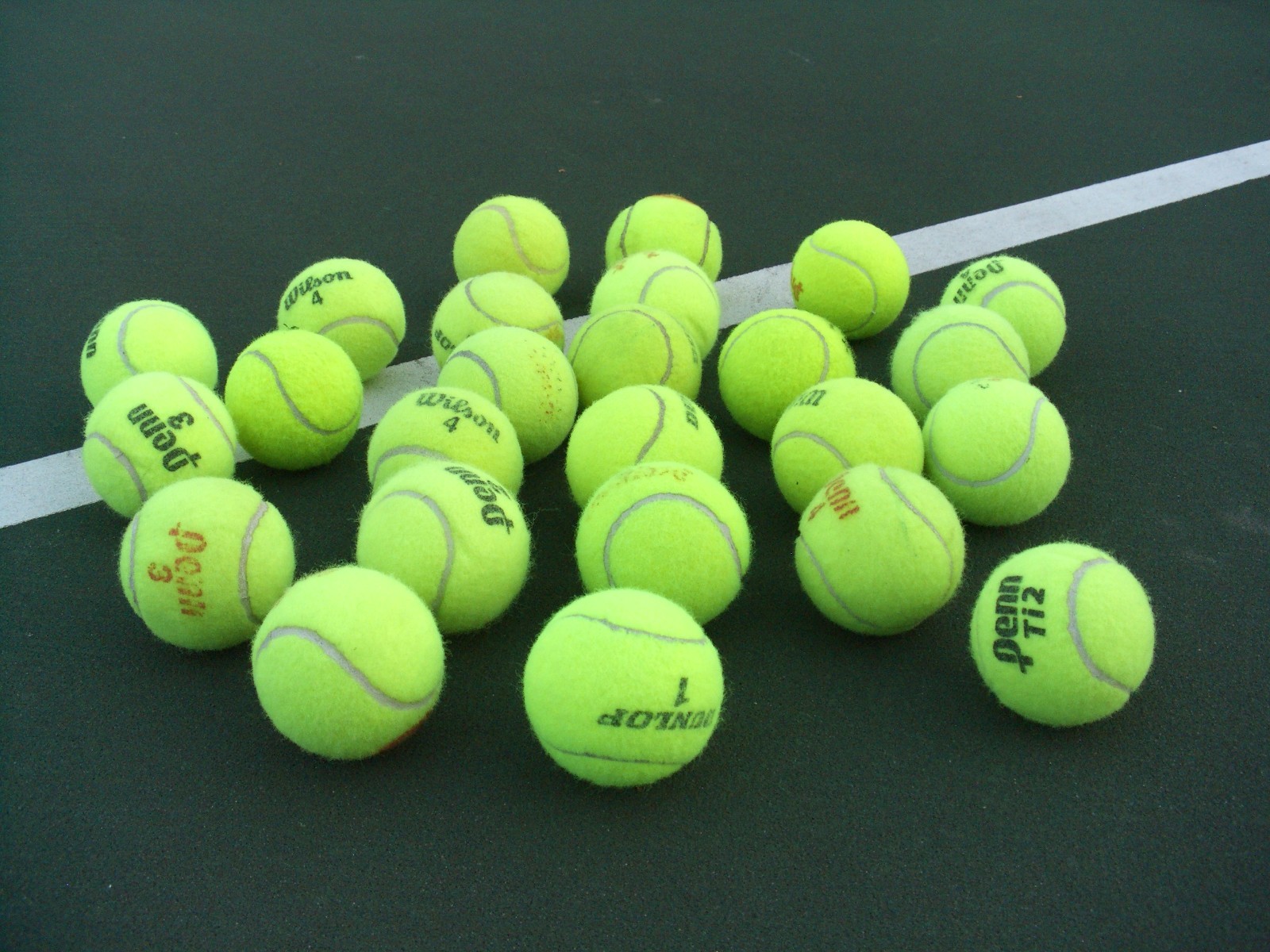 25 USED Tennis Balls ~ Dog Toy Catch Baseball~Walker Table Chair feet~FREE SHIP!