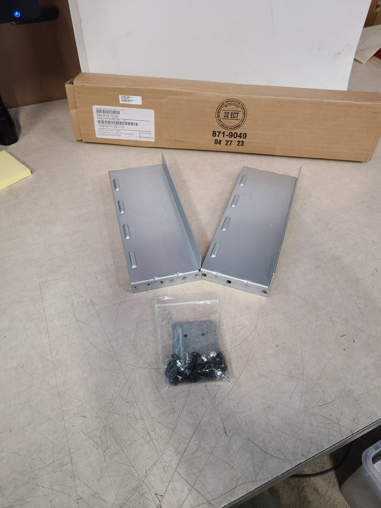 0M-816103A Kit Rack Mount Bracket L&R ROHS