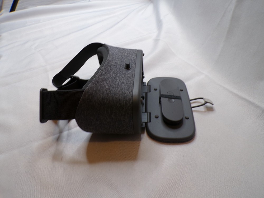Google Daydream View VR Headset - Slate