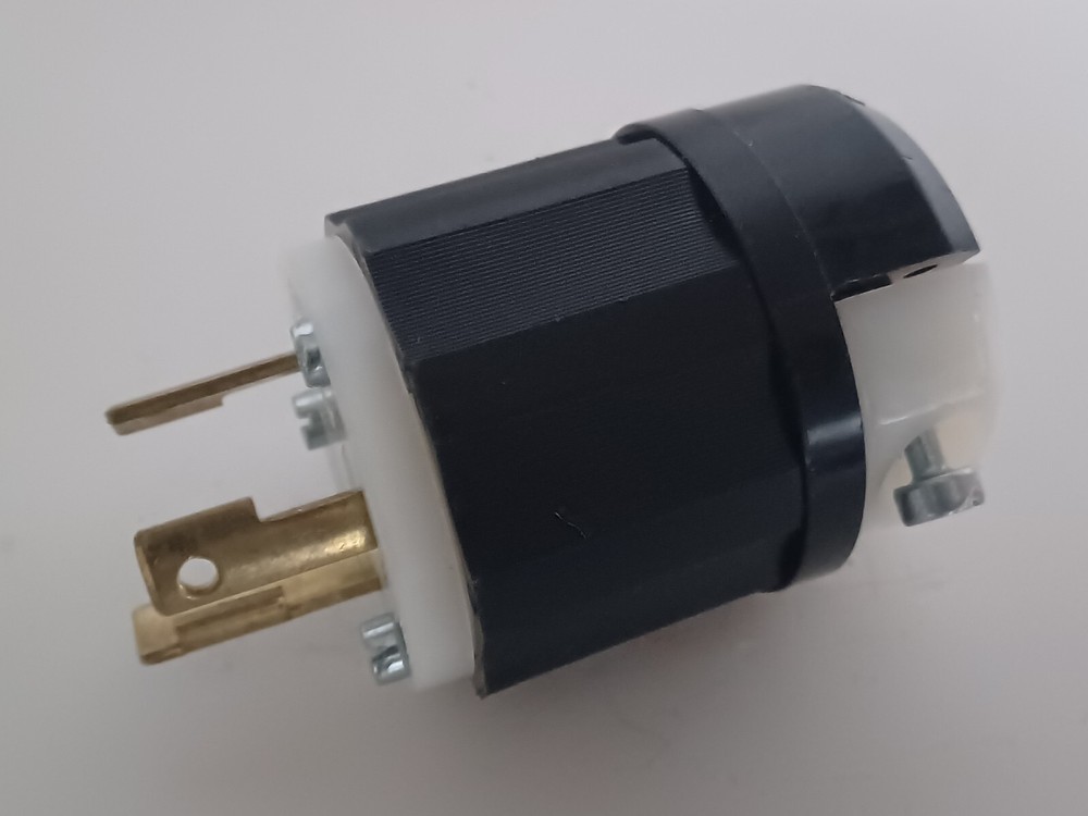 Leviton 2611, 2 Pole 3 Wire Grounding Locking Plug