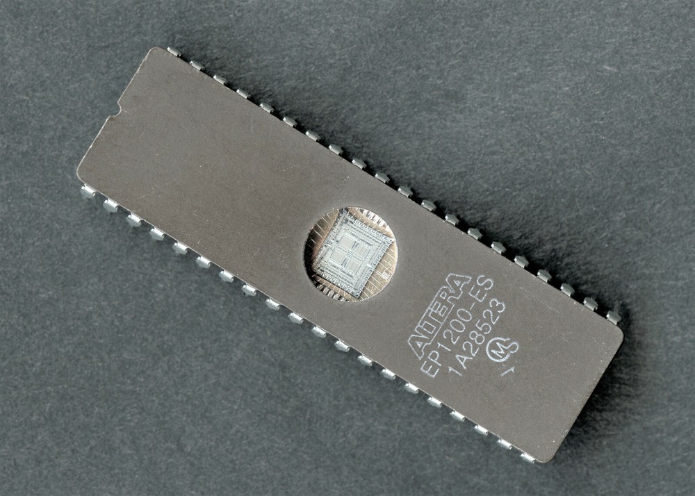 Altera - EP1200-ES - Programmable Logic Device PULLS Clean "NOS"