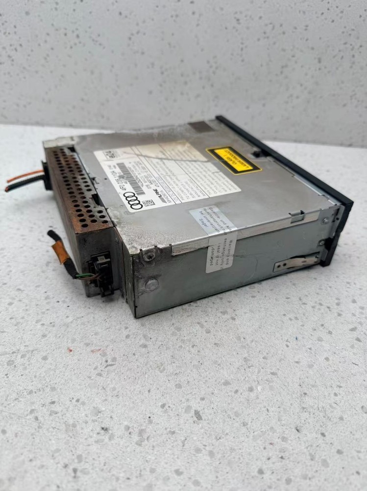 2009-2011 AUDI A6 C6 - 6 DISC CD Changer 4F0035110A