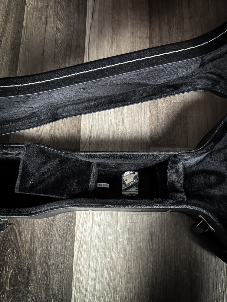 Fender Hard Shell Dreadnought Acoustic Guitar Case