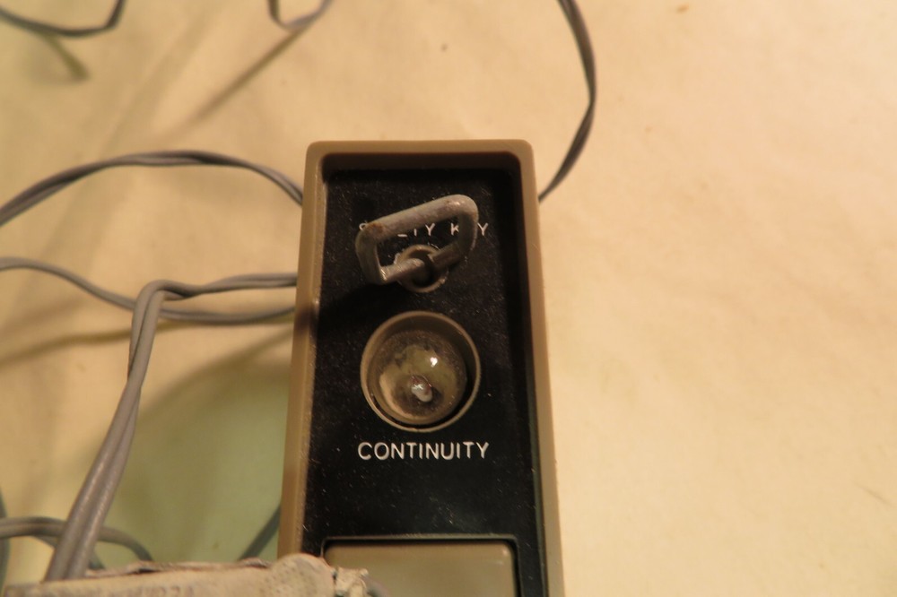 ESTES CONTROL W/SAFETY KEY CONTINUITY PUSH BUTTON FOR TRAINS
