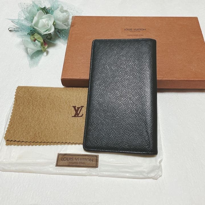 Used Louis Vuitton Taiga notebook case