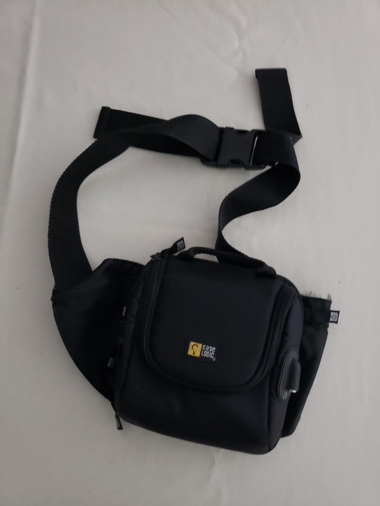 Case Logic CD PLAYER Compact CARRYING Case Black Audio Input Output Connect