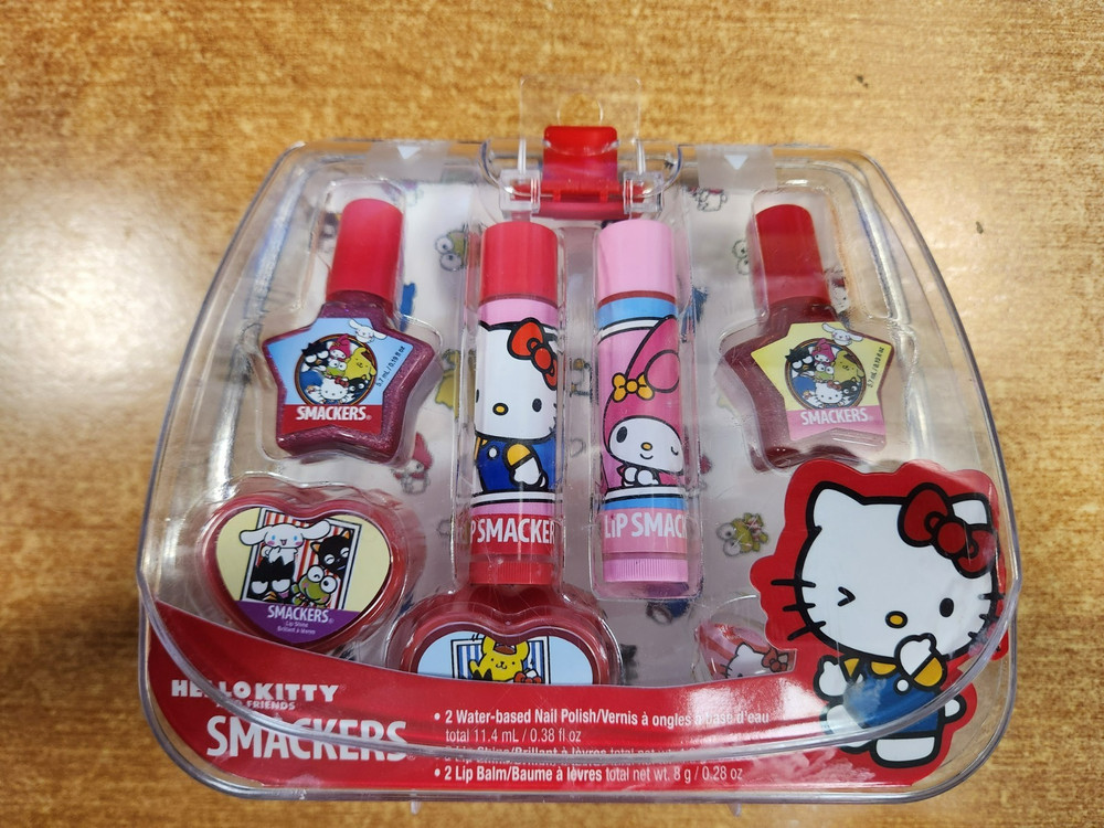 Lip Smacker HELLO KITTY Nail Polish & Flavored Lip Balm Tote - DAMAGED - E4A