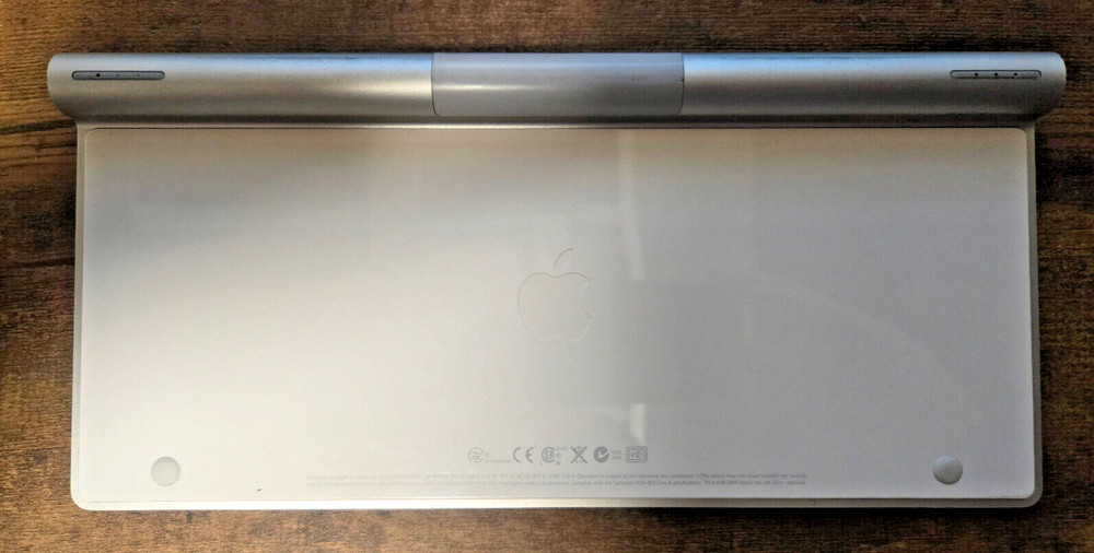 Apple A1314 Wireless Keyboard Silver MC184LL/B untested good condition