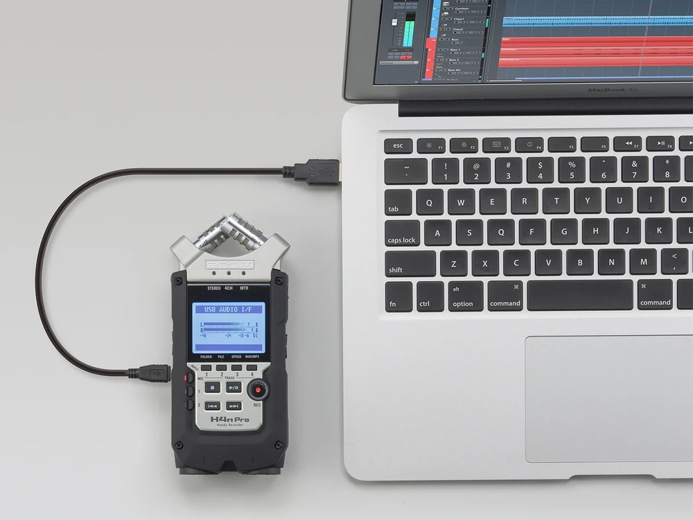 Zoom H4N Pro w/ Case - Handy Recorder Audio Interface Portable Handheld Mic