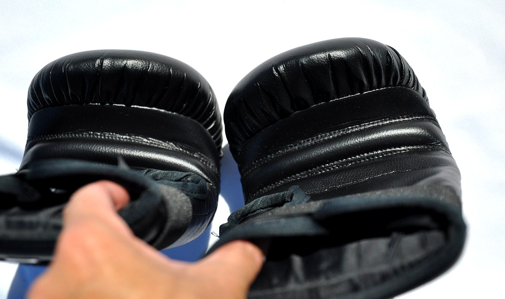 CKO Kickboxing Unisex Black Gloves size Medium EUC