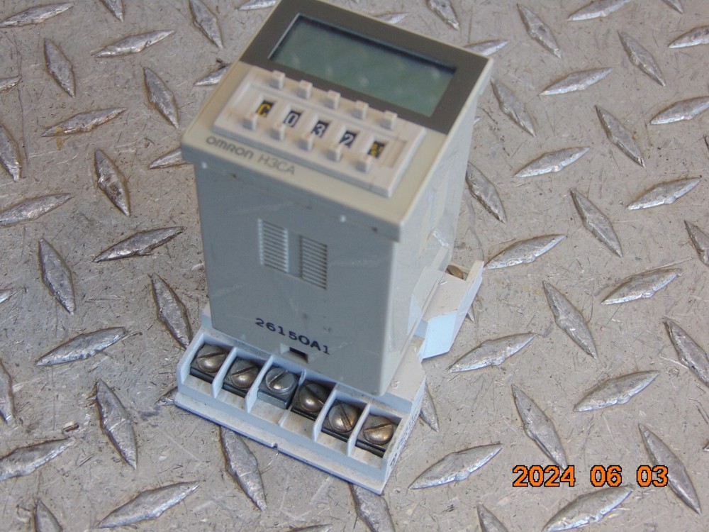 OMRON H3CA-A TIMER with SOCKET BASE - FREE SHIPPING