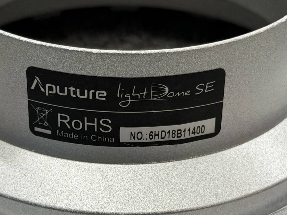 Aputure Light Dome SE Softbox - 16-Sided modifier with a 33.5" Diameter