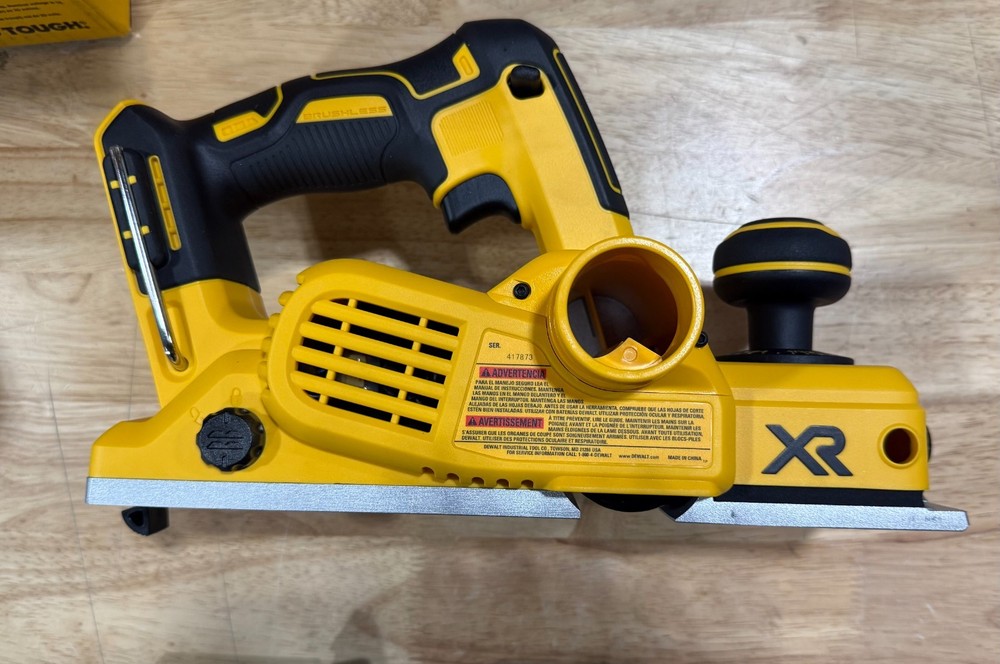 New! DEWALT 20v Max Wireless Handheld Planer (DCP580B)