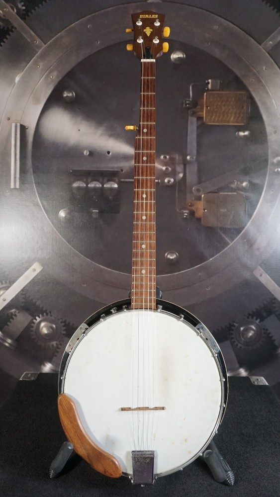 Pirles 5-String Closed Back Banjo w/ Hard Case