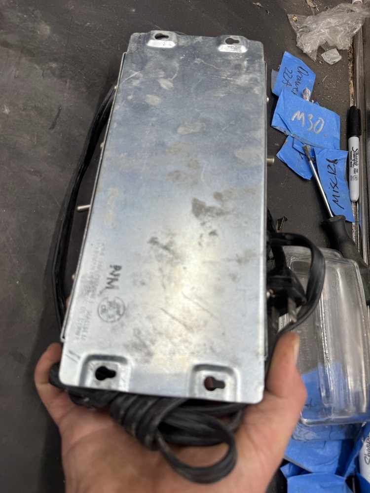 Channel Master Model 7331B VHF/FM Distribution Amplifier Untested