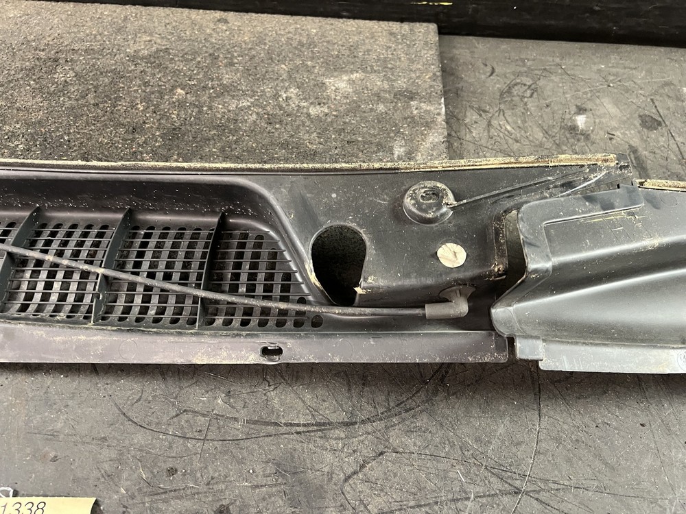 11 CHEVY EXPRESS 3500 COWL VENT WINDSHIELD WIPER SCREEN PANEL COVER