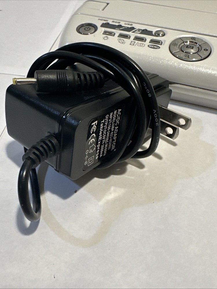 Elmo MO-1 Visual Presenter Document Camera HDMI VGA USB Includes Power Cable