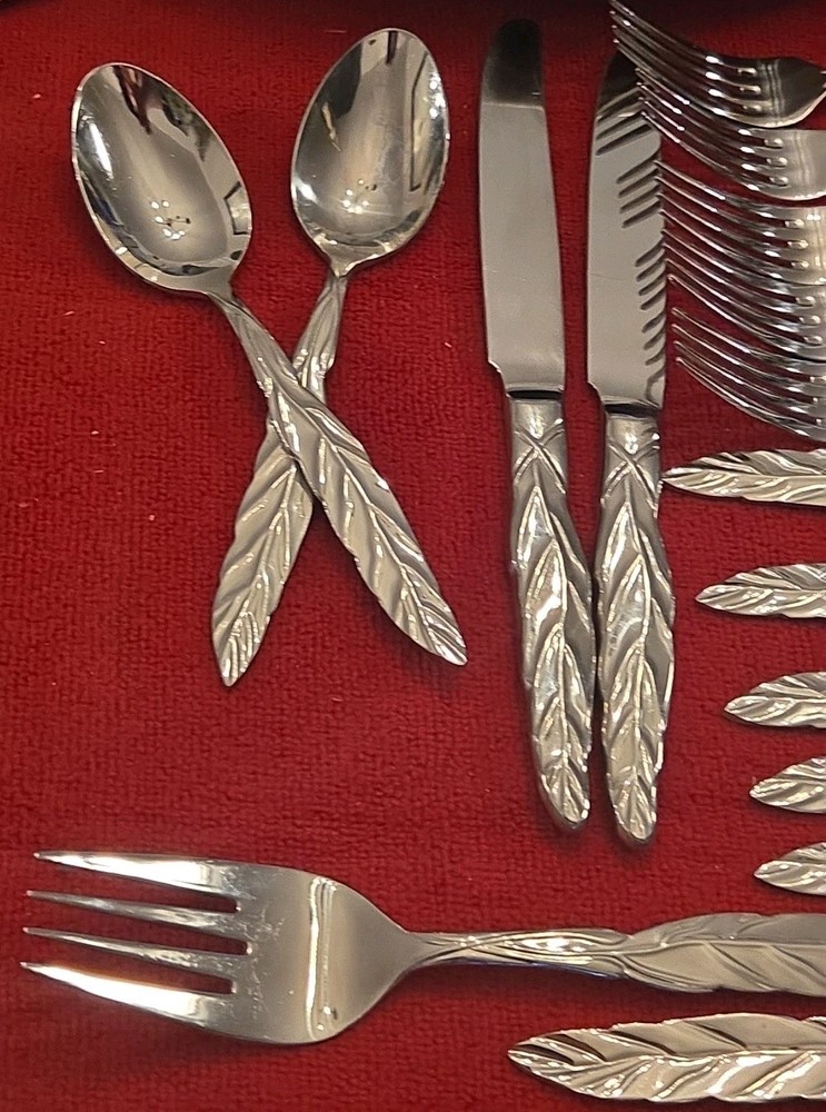 🍴Very Rare Wallace Stainless Flatware Silverware Leaf / Feather Pattern 17pc 👀