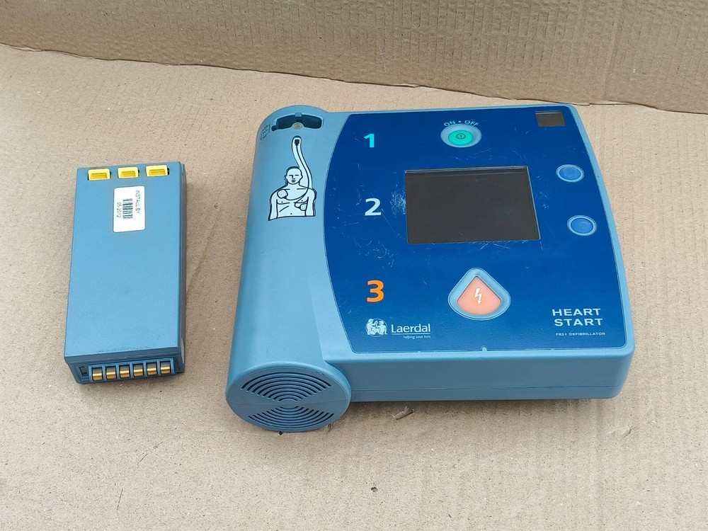 Philips Heart Start FR2+, functional + battery