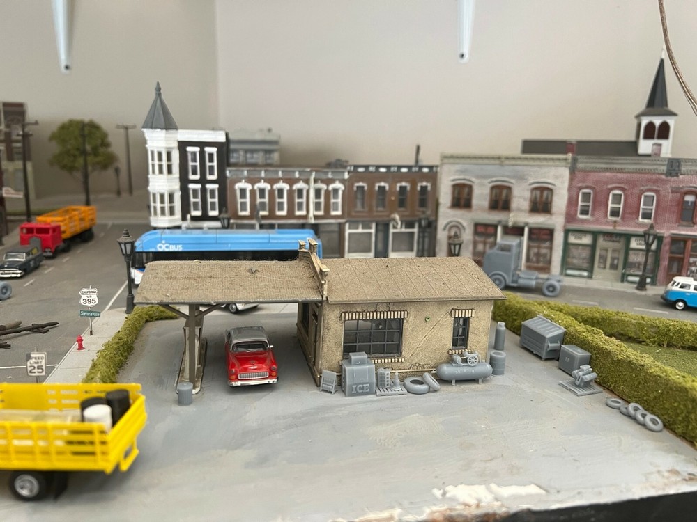 HO Scale Gas Station Accessories