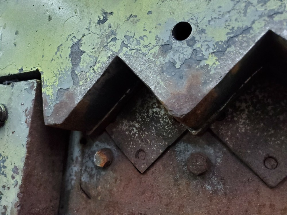 3" x 3" DOUBLE HYDRAULIC ANGLE IRON SHEAR, AS-IS