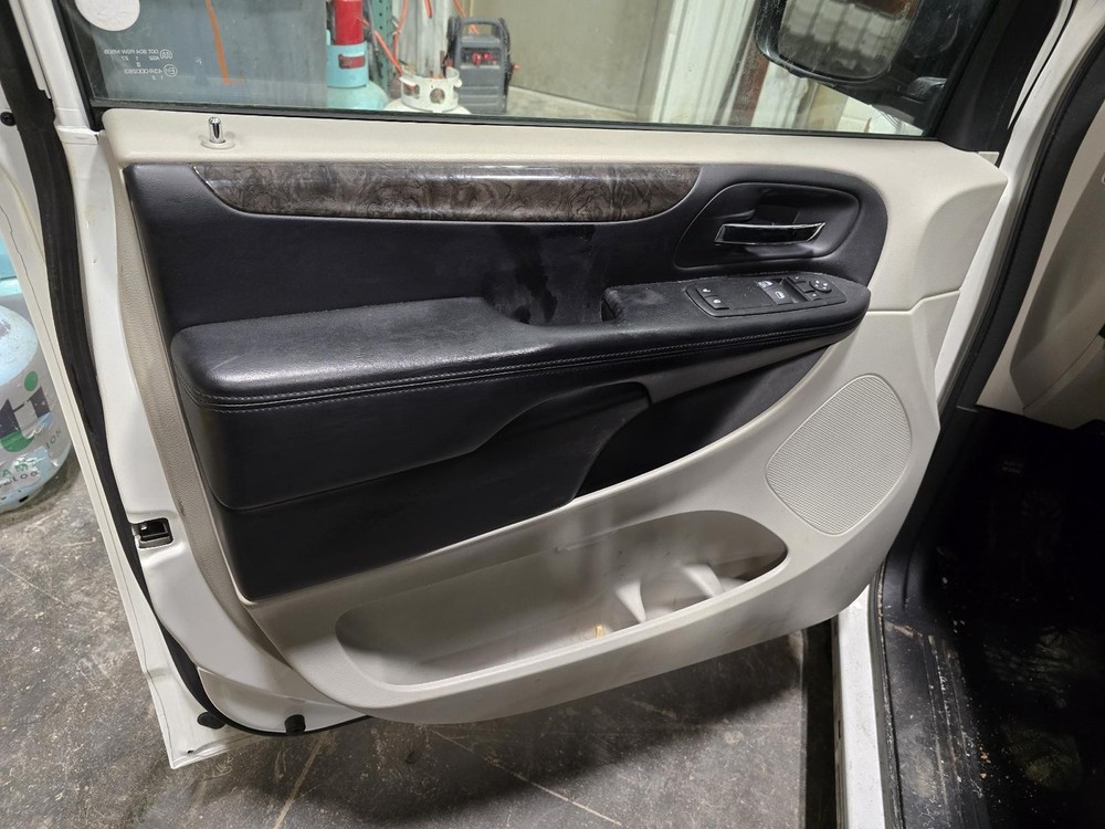 Used A/C Selector Switch fits: 2011 Dodge Caravan AC front dash mounted manual c
