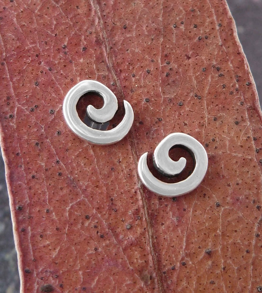 Tiny Spiral Stud Earrings wh341